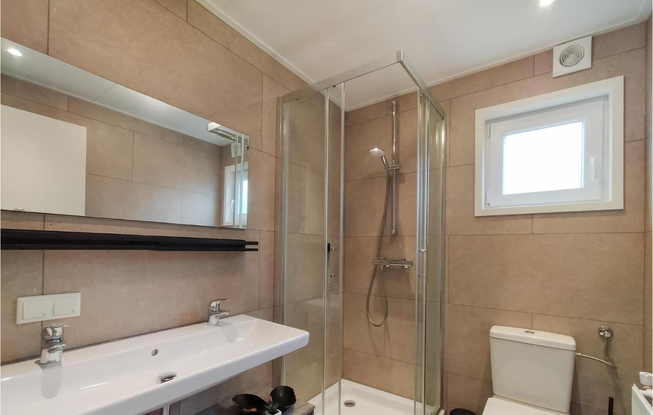 2 Bedroom Awesome Home In Heinkenszand Exteriér fotografie